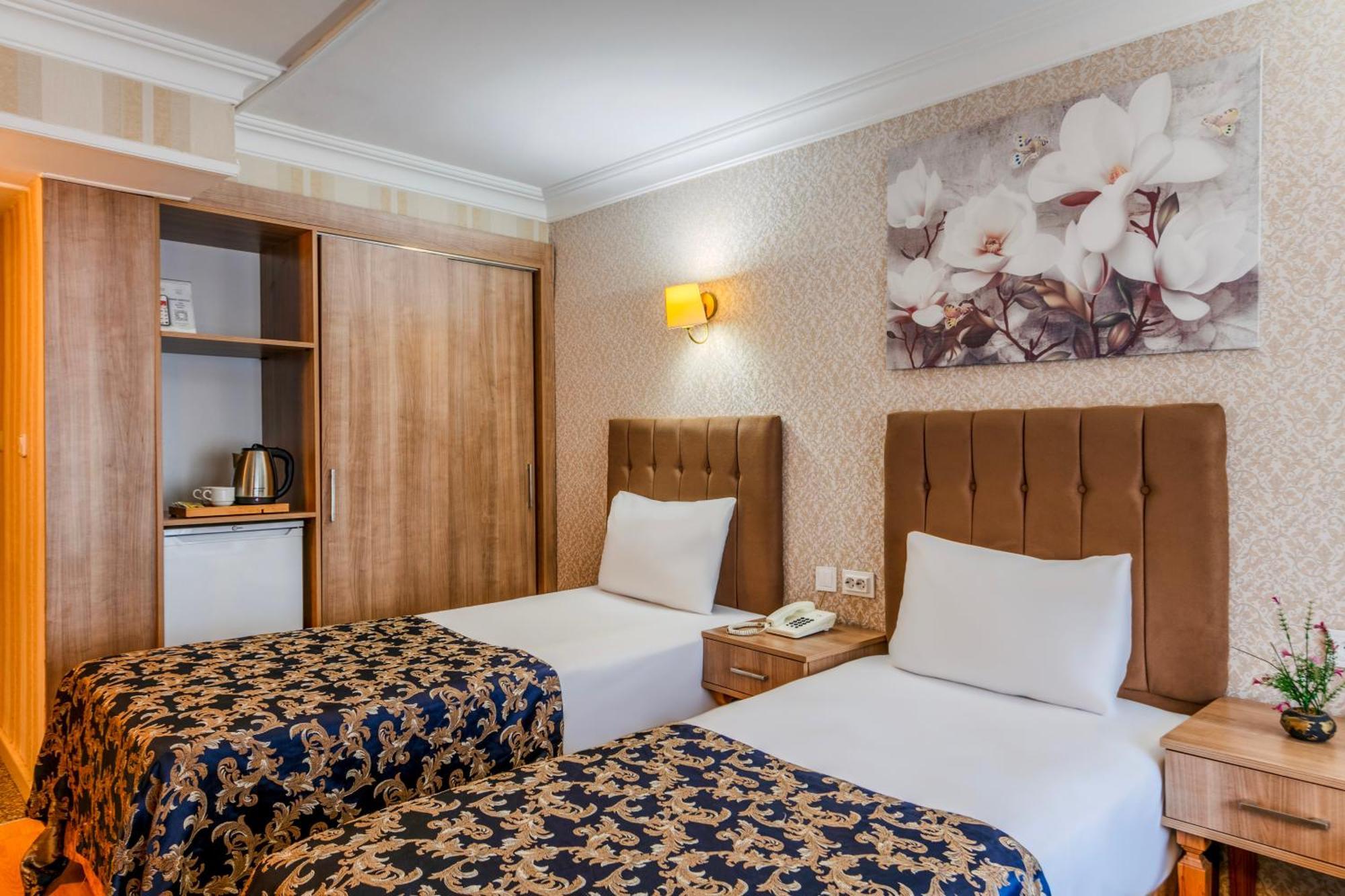 Hamit Hotel Istanboel Buitenkant foto