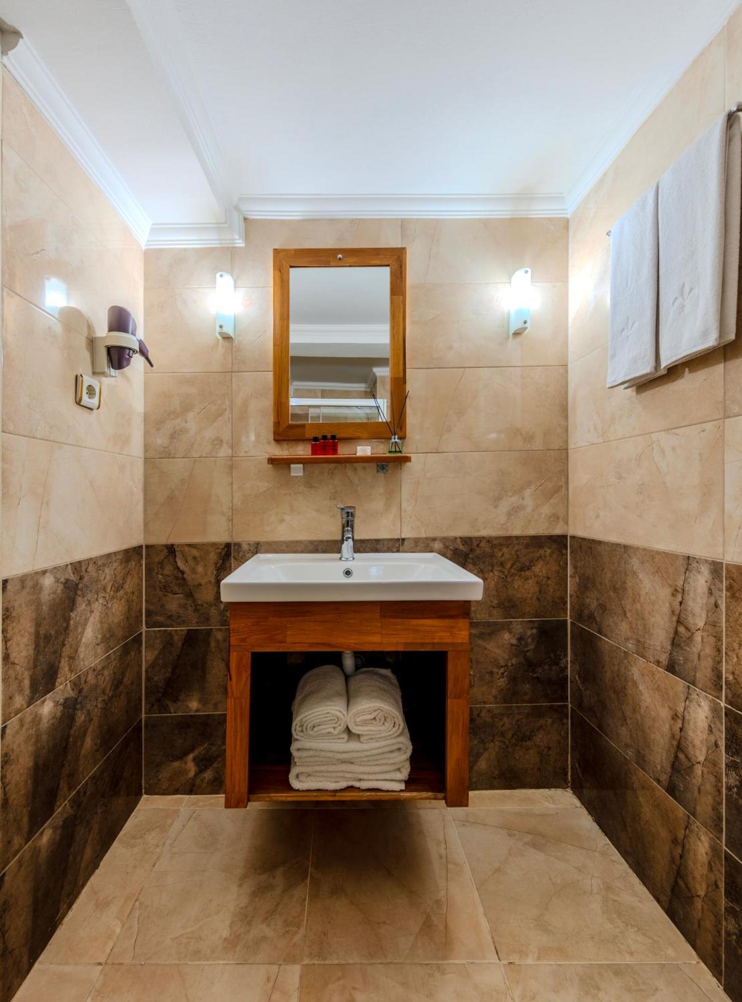 Hamit Hotel Istanboel Buitenkant foto
