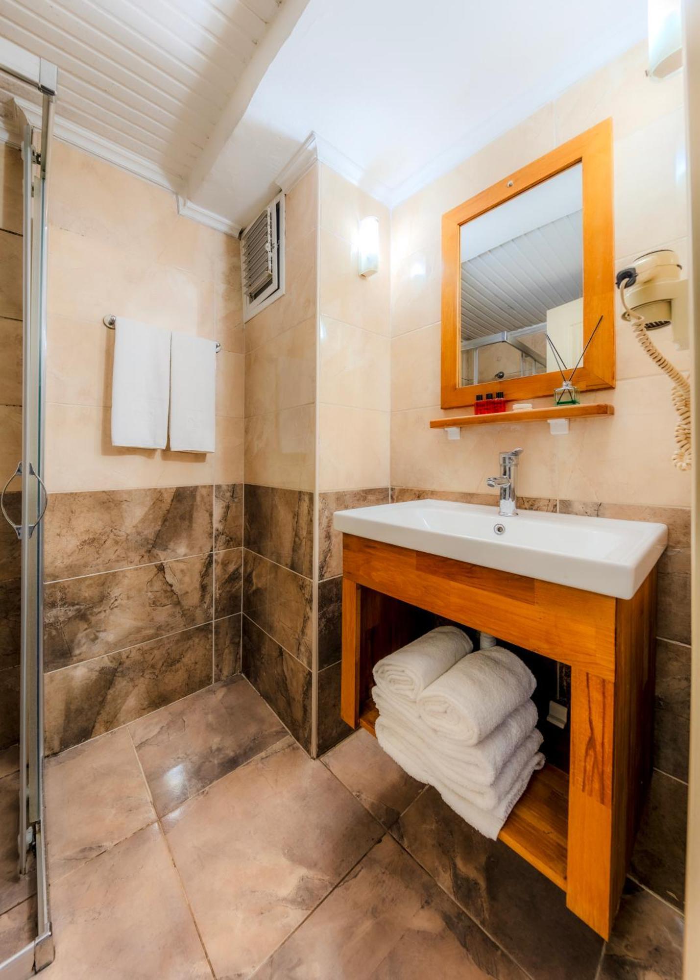 Hamit Hotel Istanboel Buitenkant foto